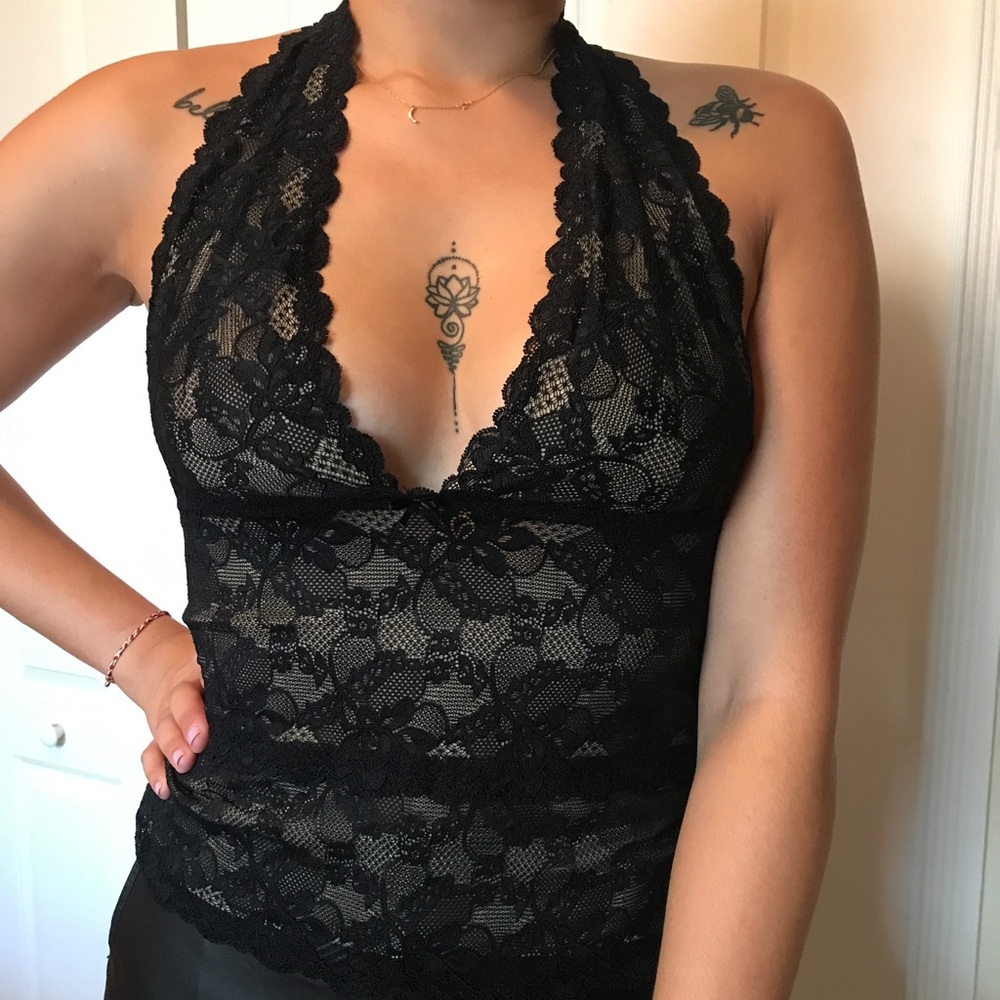 2/$15 Plunging neckline lace halter top